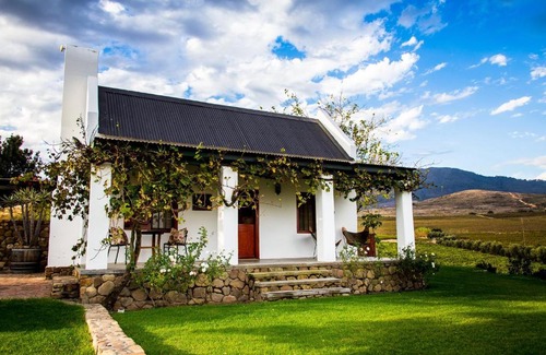 Drakenstein House | Vineyard Cottage at Bosman Wines