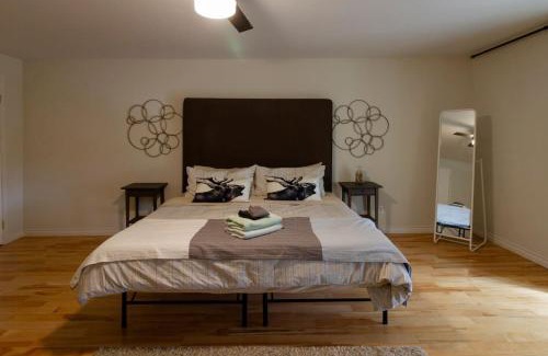 Prince Edward House | Vineyard & Craft House - Rare 6 bedroom Gem in Picton