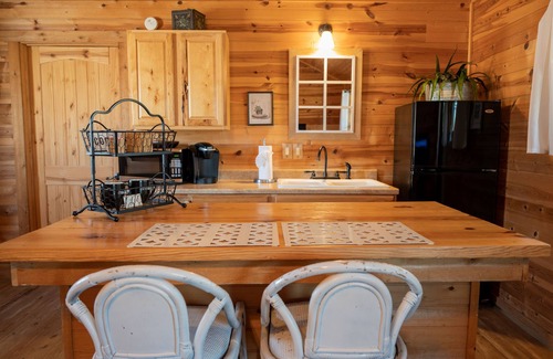 Fredericksburg Cabin | Vineyard-Fredericksburg Texas