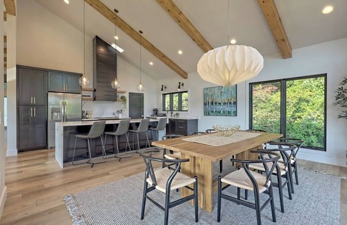 Hayesville House | Vineyard House "Casa Tra Le Vigne" - by Chatuge Home Concierge Lake access, firepit, ping pong