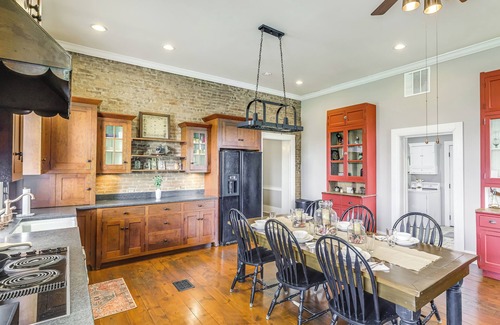 Verona House | Vineyard Retreat at George Vest Historical Home