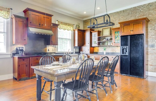 Verona House | Vineyard Retreat at George Vest Historical Home