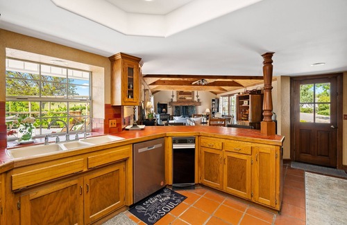 Templeton House | Vineyard Retreat in a Stunning Vineyard Setting and Views, Hot Tub, and More