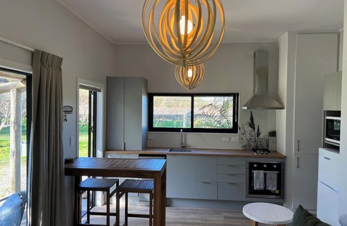 Riwaka Cottage | Vineyard Retreat near stunning Abel Tasman