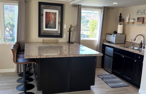 Fallbrook House | Vineyard Retreat-Private Guest home