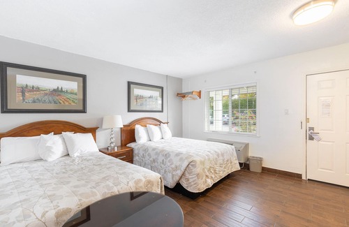 Cloverdale Hotel | Vineyard Valley Inn