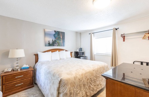 Cloverdale Hotel | Vineyard Valley Inn