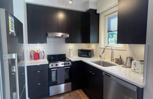 Grandview-Woodland Condo | Vineyard Vibes in the City, Trendy, Commercial Drive