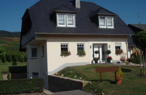 Kinheim Apartment | Vineyard View Romantic Stay, cleaning included