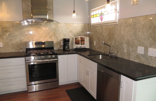 Fallbrook Apartment | Vineyard View with King Bed - 50% off Monthly Rates
