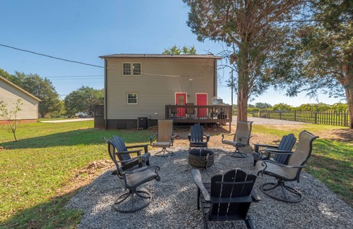Statesville House | "Vineyard Villa" - Incredible Location & Amenities, Spiderman Themed Kids Room