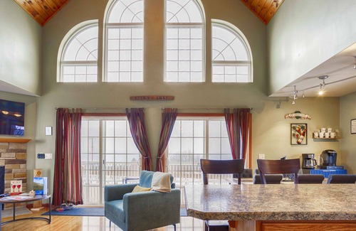 Hammondsport House | Vineyard with a View: Close to Wineries + Hot Tub!
