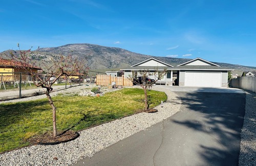 Okanagan-Similkameen House | Vino Villa is a beautiful private gated house, surrounded by vineyards.