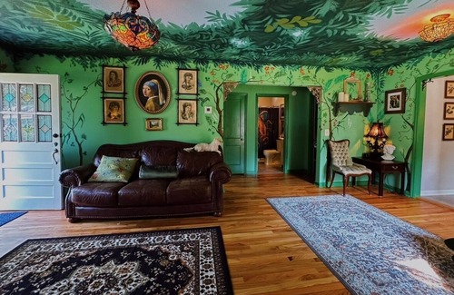 Pooler House | Vintage 1940 Cottage with Quaint Charm by RedAwning