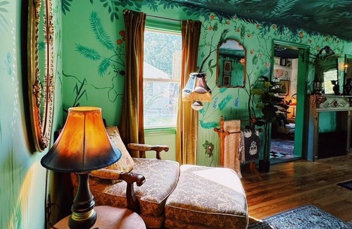 Pooler House | Vintage 1940 Cottage with Quaint Charm by RedAwning