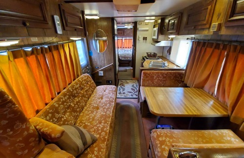 Las Cruces House | Vintage 80's Retro RV Experience, Back to 1985!