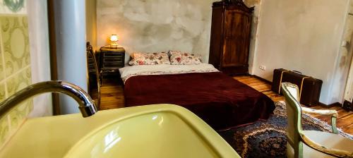 Schoeneberg Apartment | Vintage and Artistic Altbau