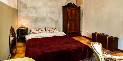 Schoeneberg Apartment | Vintage and Artistic Altbau