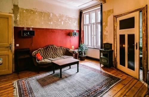 Schoeneberg Apartment | Vintage and Artistic Altbau