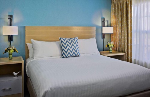 Sandy Springs Resort | Vintage Atlanta Getaway! Pets Allowed, Free Breakfast, Fully-equipped Kitchen!