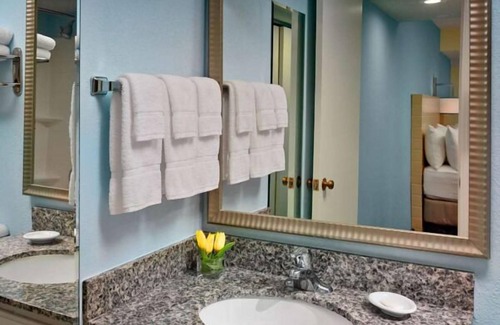 Sandy Springs Resort | Vintage Atlanta Getaway! Pets Allowed, Free Breakfast, Fully-equipped Kitchen!