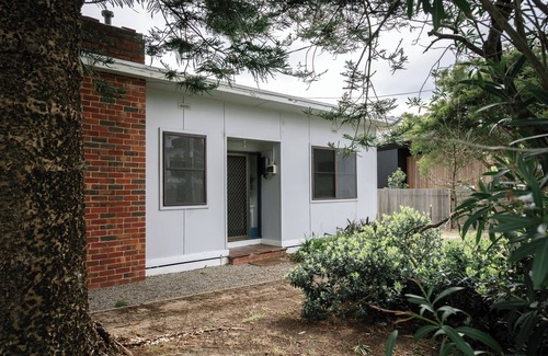 Somers House | Vintage Beach Cottage - across road from beach