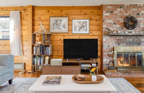 Coupeville House | Vintage Beach House - Beachfront Cottage