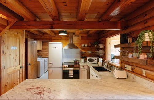 Weaverville Cabin | Vintage Cabin with Enchanted Backyard & Mountain Views , just 15 min from Asheville