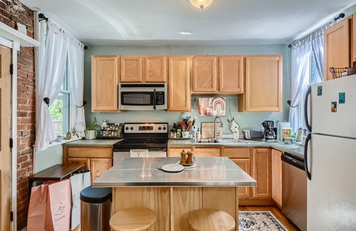 Lincoln Park House | Vintage Charm in the Heart of Denver!