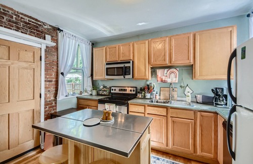 Lincoln Park House | Vintage Charm in the Heart of Denver!