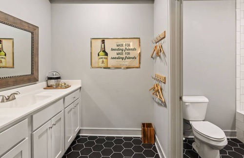 Parkville Apartment | ✰Vintage Charm✰ King Bed & Great Bath✰Main Street