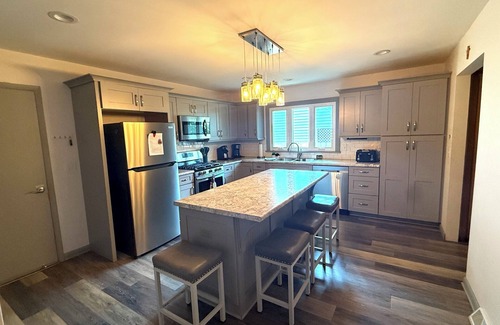 Kenosha House | Vintage Charm Meets Modern Comfort Perfect 4 Families & Traveling Professionals