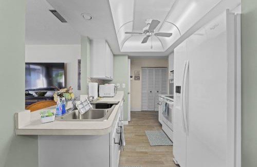 Port Charlotte House | Vintage Charm, Waterfront with Screened Porch