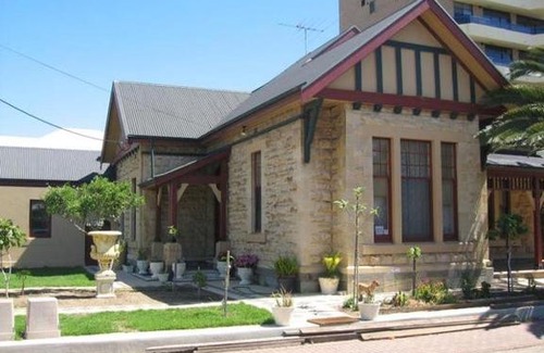 Glenelg North Bed & Breakfast | Vintage Chato