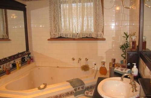 Glenelg North Bed & Breakfast | Vintage Chato