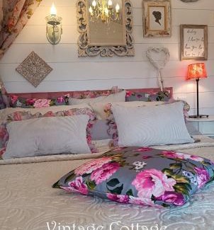 Thermaikos House | VINTAGE cottage by the sea
