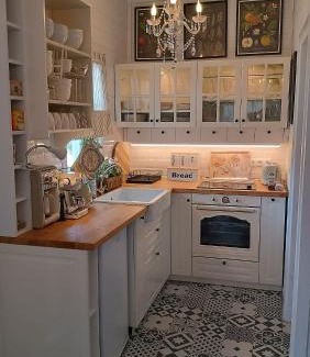 Thermaikos House | VINTAGE cottage by the sea