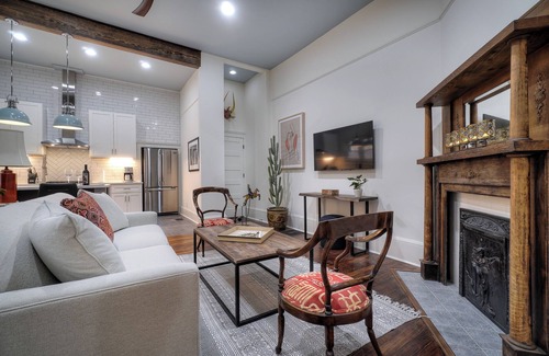 Inman Park Apartment | Vintage Elegance Meets Modern Comfort in Inman Park