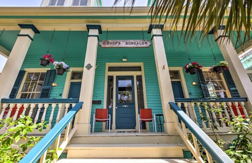San Jacinto Apartment | Vintage Galveston Apt Less Than half Mi to Porretto Beach!