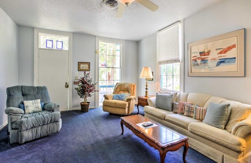San Jacinto Apartment | Vintage Galveston Apt Less Than half Mi to Porretto Beach!