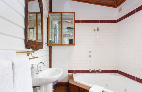 South Fremantle Cottage | Vintage Haven - Close to South Beach