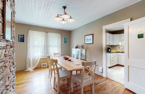 Fletcher House | Vintage home with modern updates - near Biltmore, Chimney Rock & Lake Lure