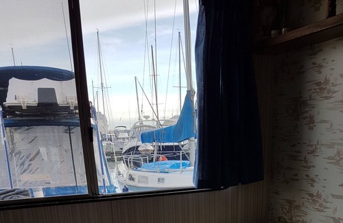 Lower Lonsdale Boat Rental | Vintage Houseboat moored in spectacular Marina nearby Seabus in North Vancouver