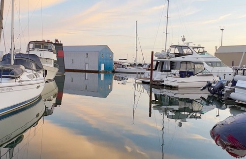 Lower Lonsdale Boat Rental | Vintage Houseboat moored in spectacular Marina nearby Seabus in North Vancouver