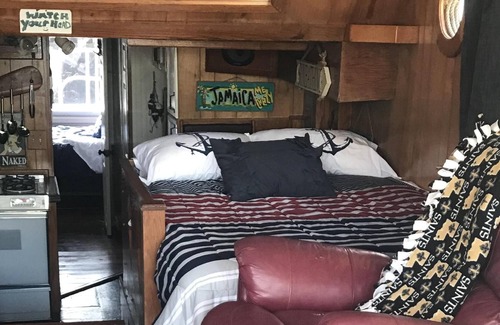 Westlake Boat Rental | Vintage Houseboat getaway!