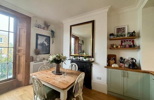 De Beauvoir Apartment | Vintage-Inspired 1BD Flat in De Beauvoir Town