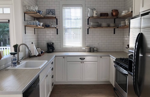 Seabrook House | Vintage-inspired cottage in Seabrook, sleeps 7