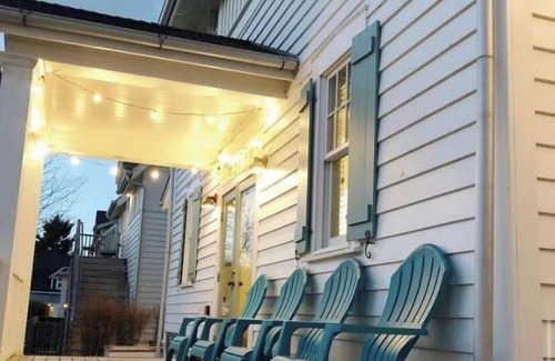 Seabrook House | Vintage-inspired cottage in Seabrook, sleeps 7