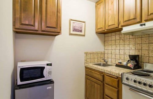 Placerville Condo | Vintage-Inspired Wine Country Stay