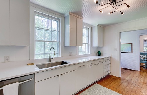 Sullivan's Island House | Vintage island cottage 1 block from beach with fenced yard, porch, & W/D